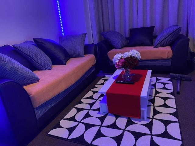 Berks Luxury Serviced Apartments,5 Bedrooms, 5 Double Beds, 2 Bathrooms, Free Super Fast Wifi & Parking Earley Exterior foto